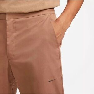 Nike Nike Sportswear Woven Unlined Cropped Pants Archaeo Brown Size M/32 Mens